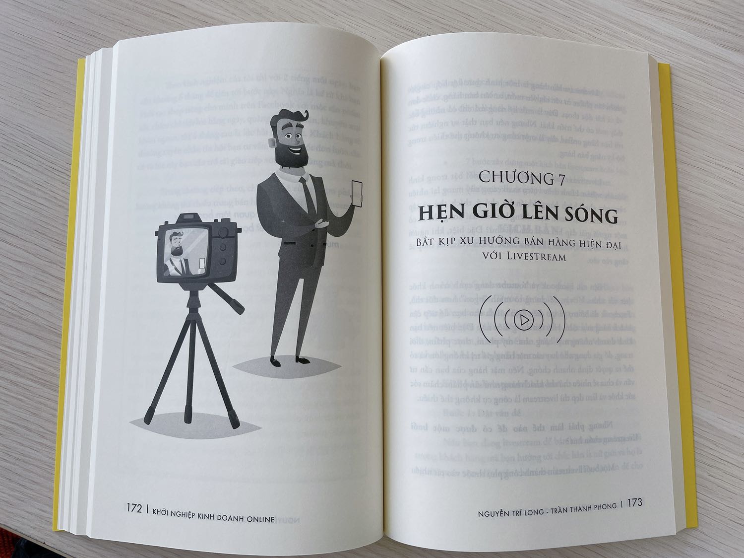 Có ai như mình không. Mầy mò trên các trang mạng để học cách kinh doanh onl. 
Từ A-Z không biết một thứ gì. 
Vậy mà đọc cái mục lục thôi. Mà bao nhiêu cái mình đang tìm kiếm nó nằm ở trong quyển sách này #Khoinghiepkinhdoanhonline
 Từ Giải đáp cũng như đưa ra một số phương án cần thiết rất thiết thực.
- Các mẹ bỉm sữa ở nhà hay các bạnlamf văn phòng. Muốn kd thì mua ngay quyển sách này nha.