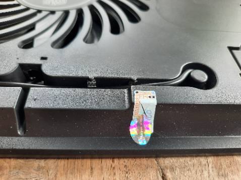 Bị trầy, tem bị rách, tạm thời sử dụng dc,lâu dài thì chưa biết