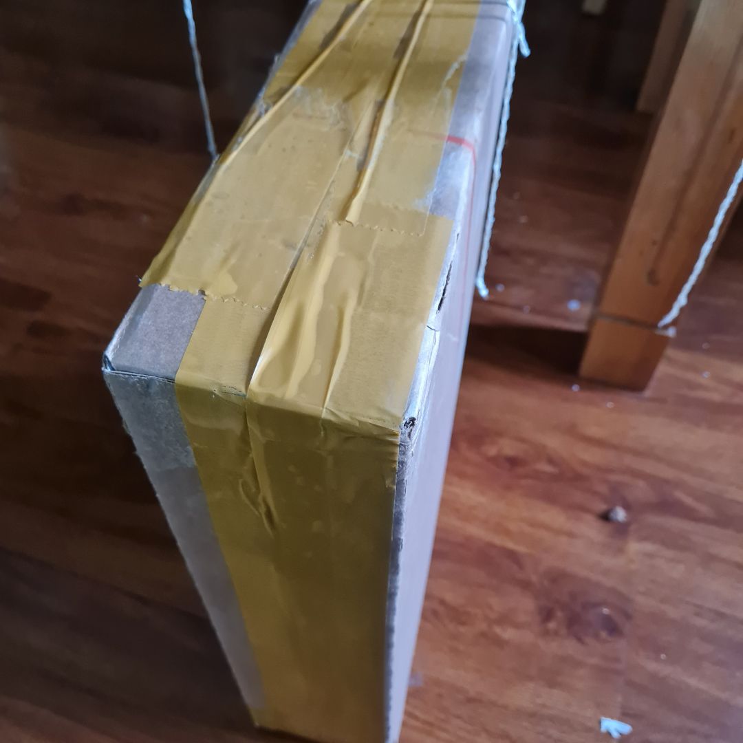 Vỏ hộp không ghi rõ thông tin đơn vị nhập khẩu, phân phối. Không biết hàng thật hay hàng nhái. Mà máy rửa bát ăn hàng ngày