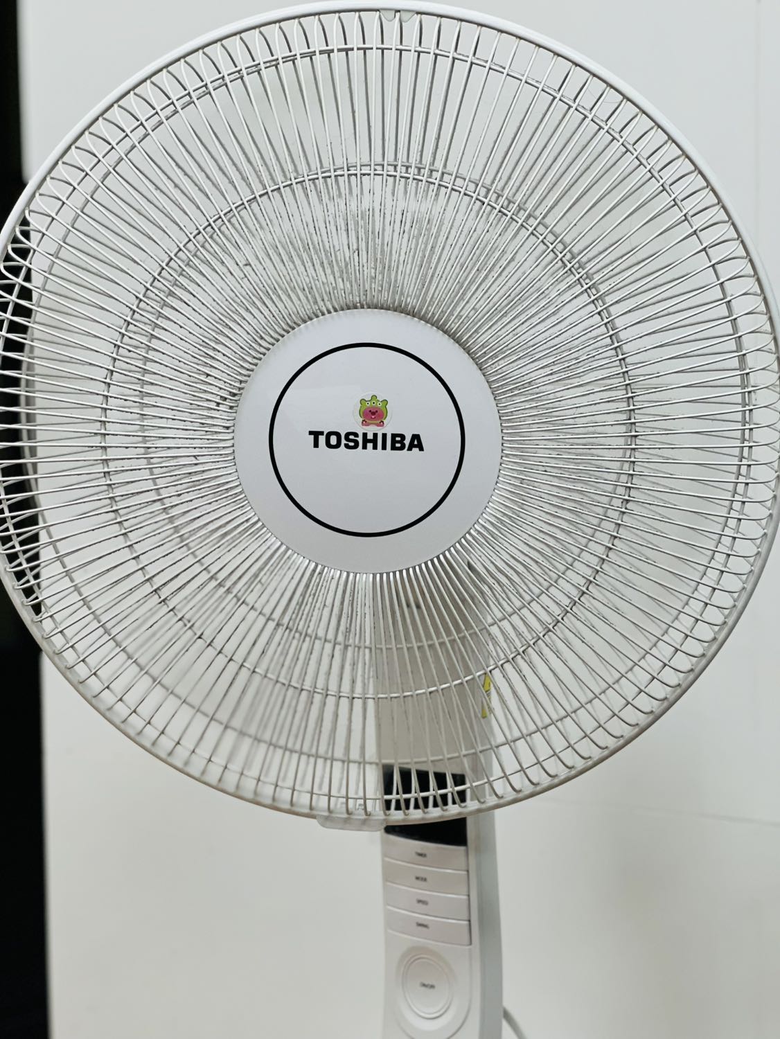 Giao hàng nhanh, mình mua quạt gần 1 tháng giờ mới đánh giá, quạt chạy êm,mát