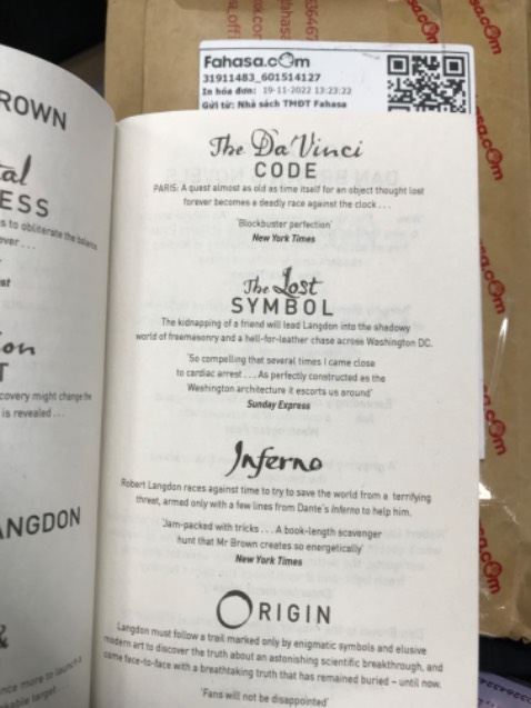 Giao hàng nhanh, đóng gói tốt. Có điều giấy in vàng khá xấu không phải loại giấy trơn nên có thể dễ rách.
