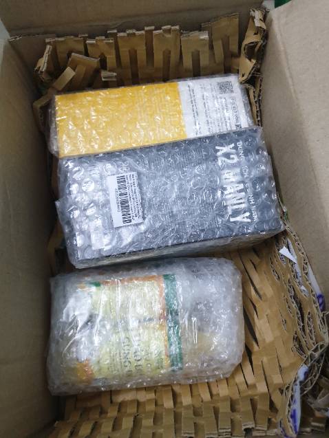 Đây là lần thứ 2 mình mua bên shop rồi, ưng bụng lắm luôn, shop đóng gói kỹ, chắc chắn. Sản phẩm dùng rất thơm, dễ chịu. Sản phẩm tặng kèm chất lượng, mùi dịu dùng thích lắm í.  Sẽ ủng hộ shop hoài hoài ❤❤❤