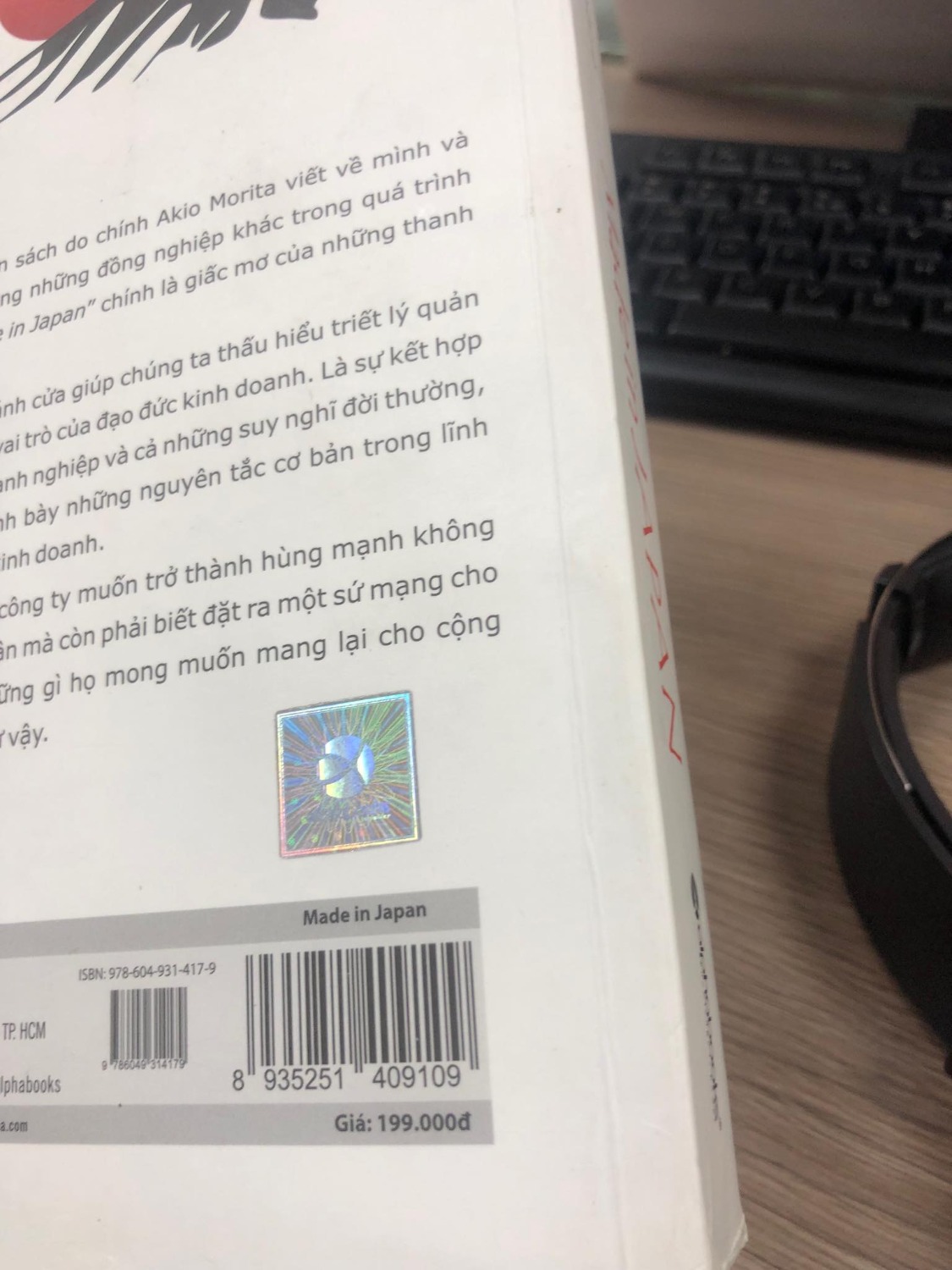 Mua sách trên Tiki nhiều rồi, nhưng lần này khá thất vọng vì sách bẩn, đen, không chùi được, nhìn giống như sách đã qua sử dụng.