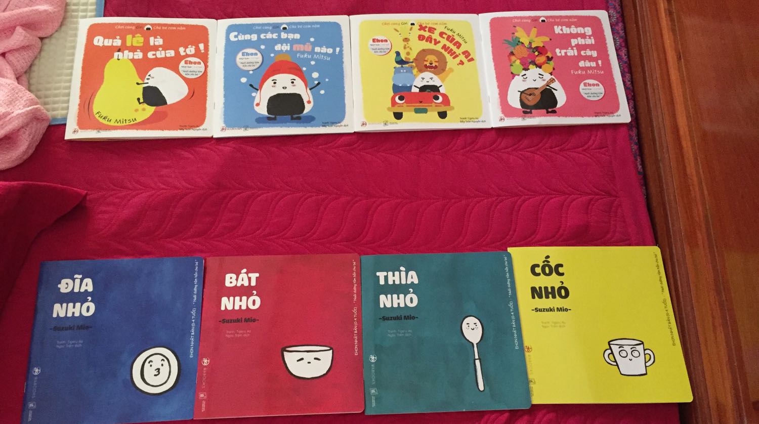 Mình mua combo 12 cuốn, nhưng lúc nhận chỉ được 8 cuốn như hình. Mình bận con nhỏ nên nhờ bà nhận hàng giúp, vì vậy mà mình ko check hàng trước với shipper. Tiki kiểm tra lại giúp mình với nhé