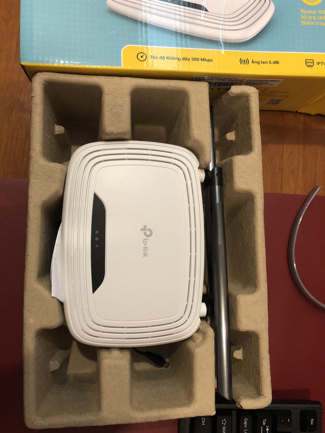 Đã nhận hàng, đóng gói cẩn thận, giao hàng đúng hẹn trong ngày. Cài đặt dễ và dùng ổn định