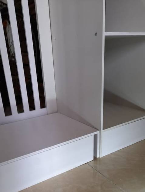 Cám ơn shop tôi đã nhận hàng, tuy nhiên theo hình mẫu thì còn thiếu nên không thể ráp hoàn thiện được. Đề nghị shop gửi bổ sung gấp cho . Các chi tiết thiếu : 2 thanh nẹp khung vách sọc + tấm kê chậu hoa . Phần đế bị hở do tấm cắt bị ngắn . (Có kèm ảnh).