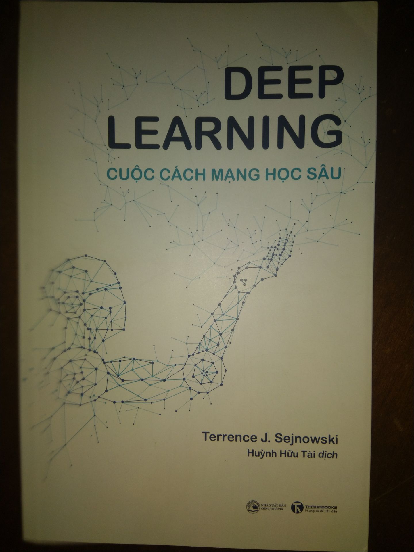 giao muộn một ngày, sách mới, đẹp, ko bị gãy góc
nội dung hơi chuyên môn so với một người ko làm trong lĩnh vực như mình, nhưng mà mn đọc để hiểu biết thêm cũng được
mình chụp phần mục lục cho mn tham khảo