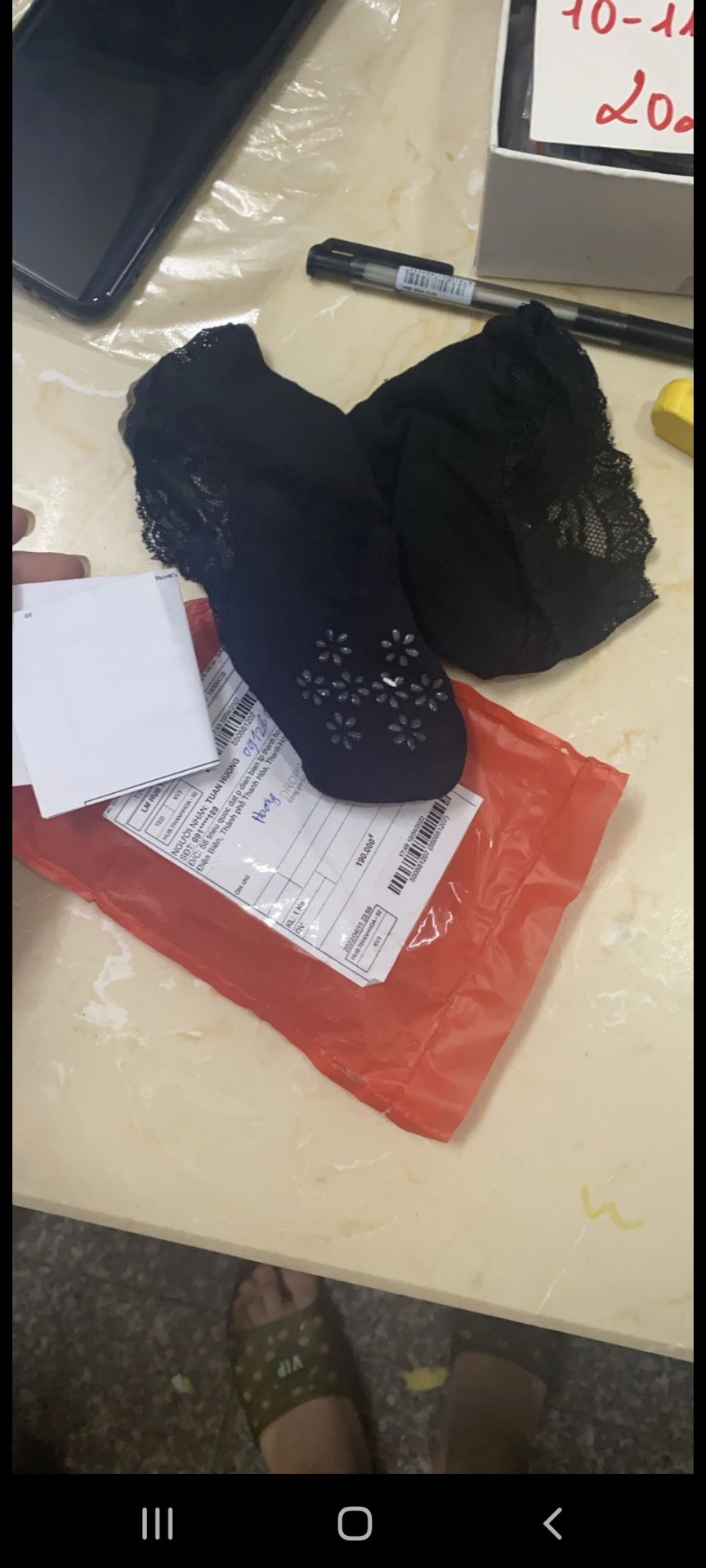 mua 10 đôi giao 1 đôi hẹn trả hàng mà 10 ngày chưa nhận được