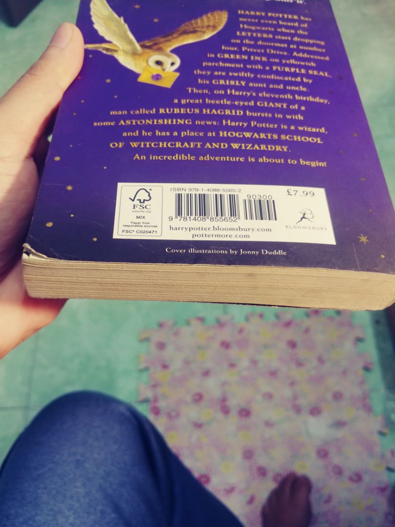 tiki giao hàng thì nhanh rồi nhưng mà lại bán sách cũ sách hết date cho khách hàng. Thực sự thất vọng vì chất lượng sách lần này, sách thì cũ rích, quăn queo, nhiều vệt đốm vàng và bám bụi nhiều. Sách cũng ko có seal luôn. Rất mong tiki nhận đc phản hồi và đổi trả sách khác cho mình