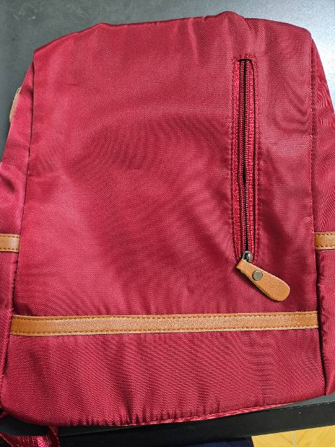 Dây kéo bên trong đã gãy khóa. Mình chat với shop thì tài khoản đang tạm khóa