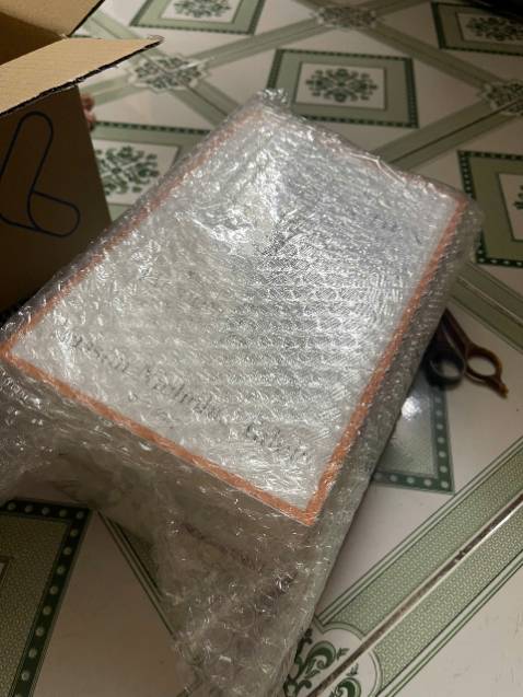 Tiki đóng gói sạch sẽ, rất đẹp và chỉn chu luôn. Mới nhận hàng chưa đọc cuốn này nên chưa biết như thế nào nhưng nhìn gói hàng là ưng liền gòi.