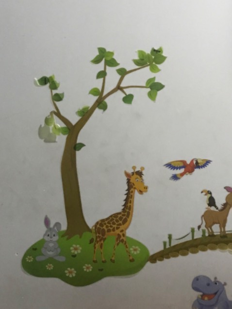 Màu sắc đẹp sắc nét. Nhưng chất lượng keo quá tệ. Còn 3 sản phẩm không dám dán. Có được hoàn trả lại sản phẩm không?