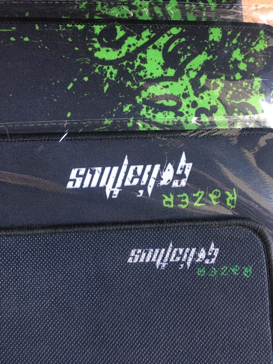 mua trước 1 cái xem thử xài thấy ok,nên đặt thêm 6 cái,khá thất vọng.cái mua đầu tiên vải nhám dể điều khiển con chuột,6 cái mới mua khác hoàn toàn điều khiển con chuột không nhạy,khá thất vọng