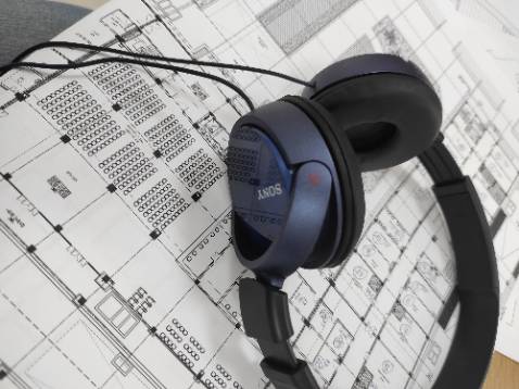 Phần chụp tai bóng, đẹp. Âm thanh ổn. Phần dây hơi mỏng manh, cứ sợ bị đứt. Giao hàng đúng thời gian.