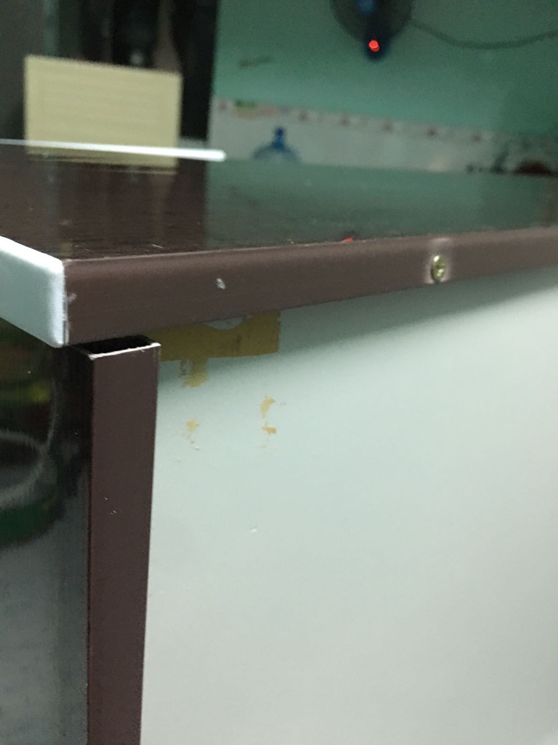 Sản phẩm giao đã lâu, ko đúng dự kiến. Hơn 1 tuần mới nhận dc. Đang nôn, Nhận rồi buồn thêm. Tủ làm ẩu lắm luôn á. Lủng nhiều lỗ, với đóng ko kỹ ốc gì hết, mấy chỗ mối với cánh tủ ko khít đều nhau gì cả. Nói chung là chán. Chả lẽ giờ đổi lại tốn thêm phí. Rút kn ko nên mua mấy hàng giá trị trên này. Chỉ có mua sách là ưng thôi. Nhiều lỗi mà mình dc up 5 hình thôi. Tiki nên xem lại nhà cung cấp này nhé.