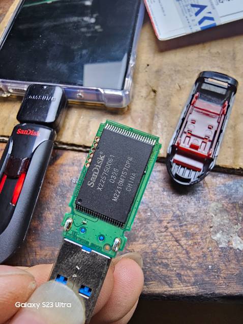 Chuẩn 3.0 tốc độ đọc và ghi nhanh. Giao hàng nhanh. Độ hoàn thiện chi tiết tốt. Tiếc là usb ko có đèn báo nên lại phải bỏ ra độ thêm