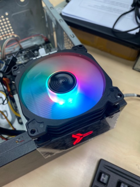 *** thử thấy ok, ko ồn, mát, đèn đẹp, sẽ mua thêm, tuy nhiên trong hộp có ghi hỗ trợ cpu amd, mà thấy có khoanh tròn cho cpu intel. !???