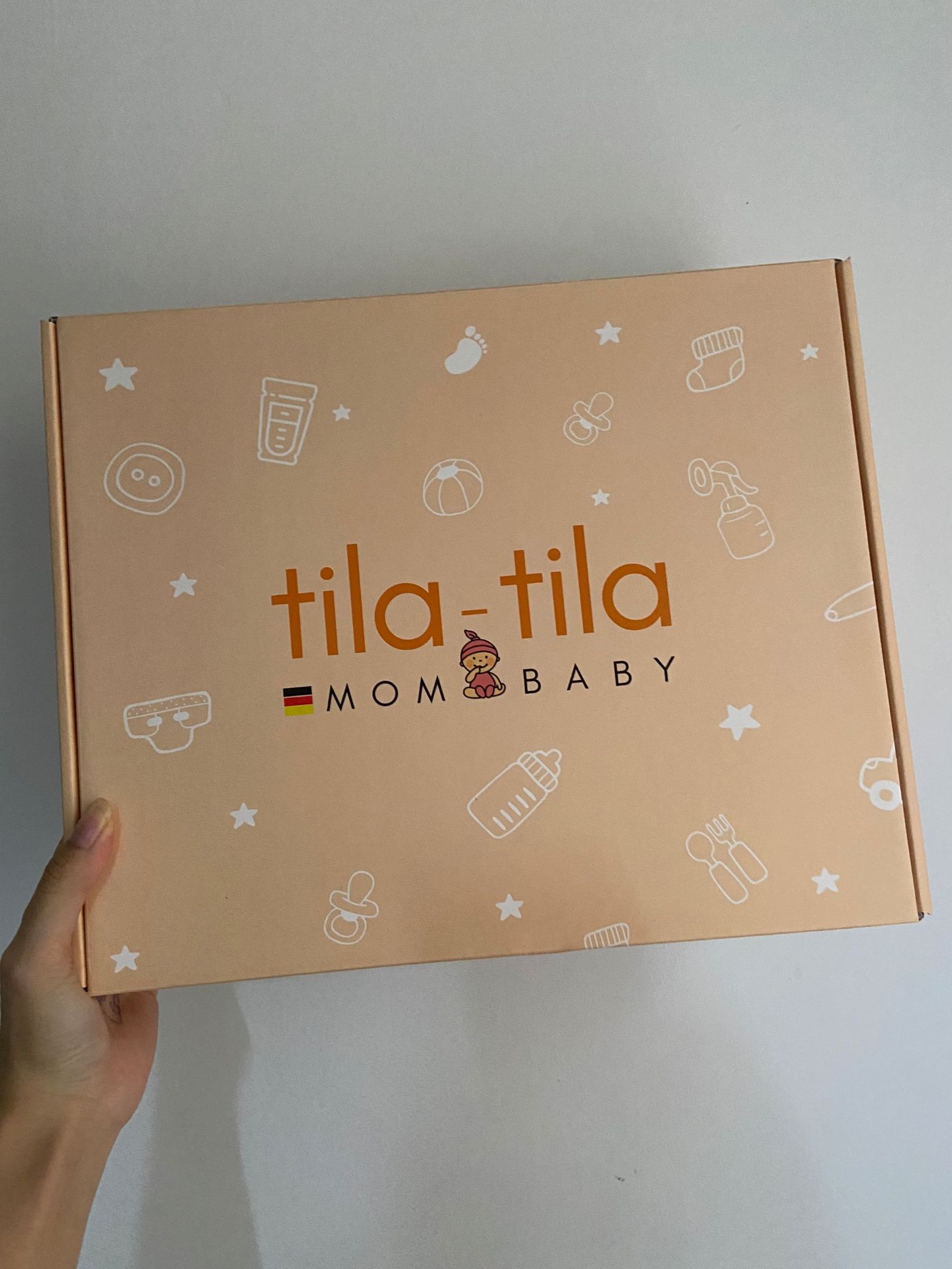 Nhận được hàng mình rất bất ngờ vì không ngờ đóng gói sản phẩm tốt như vậy. Với cái giá chỉ gần 300 thì sản phẩm được đóng gói quá tốt, cộng với việc sản phẩm có chất mềm mịn, cảm giác rất xịn. Có tách riêng vỏ gối với ruột nên cảm giác rất sạch sẽ. Mình sẽ giới thiệu thêm cho bạn mình.