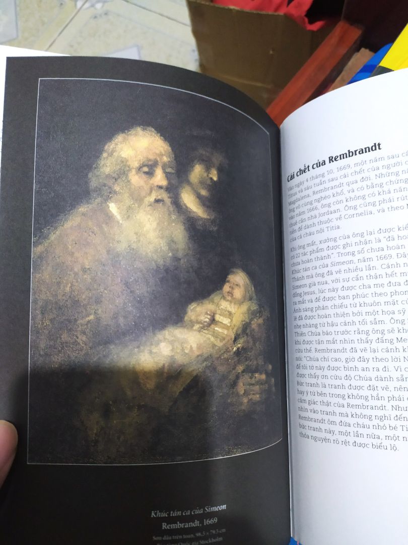 Sách in trên giấy mịn, nhiều tranh của tác giả rất đẹp. Mua về xem tranh không cũng thích nữa. Sách in chỉnh chu, bìa cứng nhưng cầm rất vừa tay.