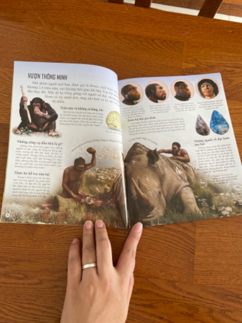 Nội dung sách hay, được dịch từ bộ sách nước ngoài nên nội dung quá ổn, hình ảnh rõ ràng, sắc nét, tuy nhiên sách hơi mỏng, không in trên giấy dày, cứng, dành cho các bé lớn khám phá thế giới, thích hợp dạy theo pp Montessori