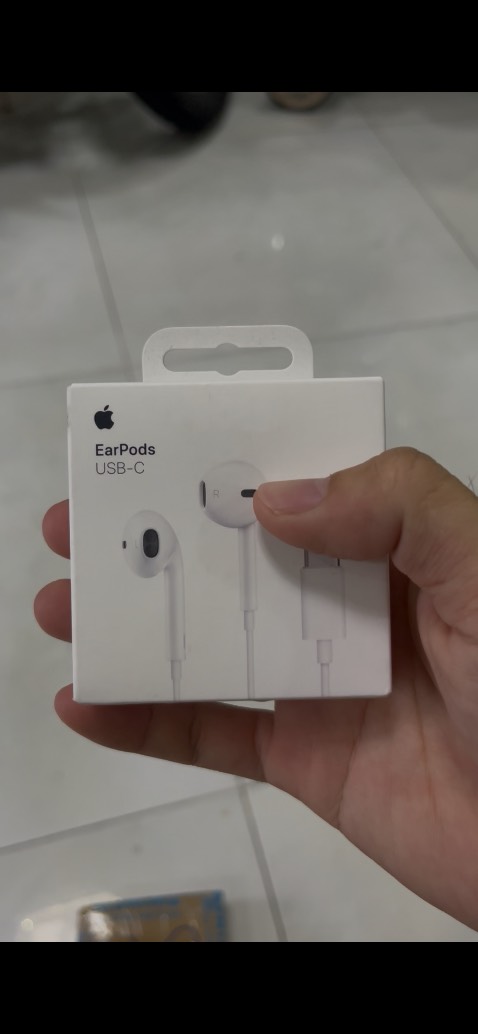 Tai nghe chính hãng, có dây nên âm thanh vẫn tốt nhất