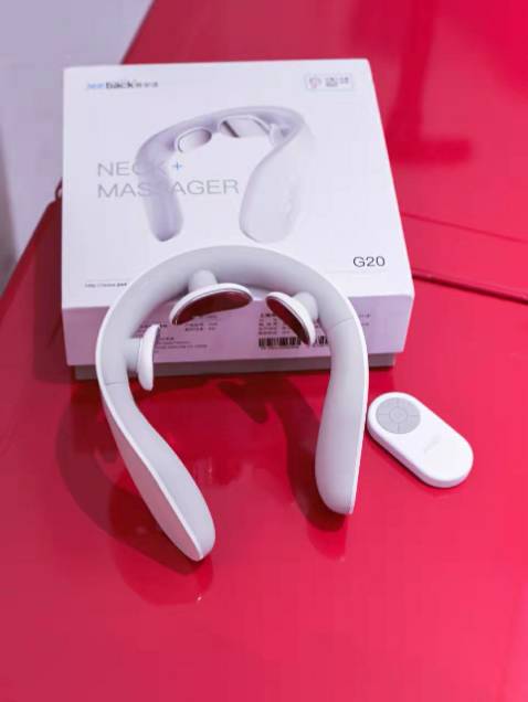 Nhóc con phải đeo khi học bài, sử dụng điều khiển qua điện thoại hay bấm remote đều được. Hàng nguyên seal, có thể điều chỉnh nhiệt và mức độ mát xa. Rất là ok.