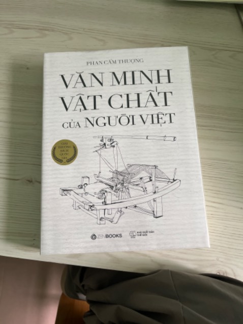 Mua sách theo reveiw và cảm thấy rất chất lượng. Đáng nua lắm nha mn. Sách có nhiều hình ảnh minh hoạ khiến cho nội dung dễ hiểu và dễ liên tưởng. Còn nội dung thì hay rồi. Đã có rất nhiều người reveiw.