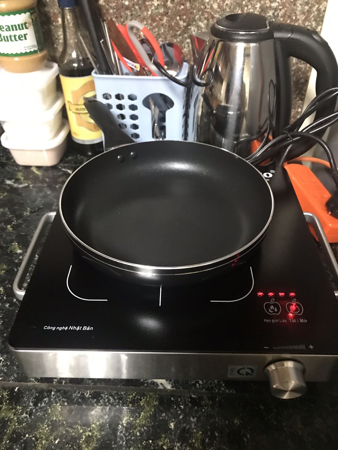 Cắm điện lên rồi nhưng nút xoay nhiệt độ là k chình được. Xoay mà nó cứ ---- như z. Bếp vẫn chưa sử dụng được nên tạm thời cho 4*. Để xem thử hướng giải quyết và dịch vụ như thế nào sẽ đánh giá lại. Cắm điện lên rồi nhưng nút xoay nhiệt độ là k chình được. Xoay mà nó cứ ---- như z. Bếp vẫn chưa sử dụng được nên tạm thời cho 4*. Để xem thử hướng giải quyết và dịch vụ như thế nào sẽ đánh giá lại.