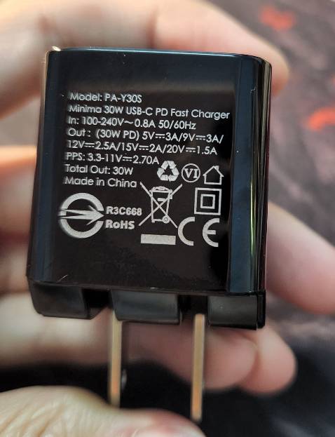 Nhỏ gọn, sạc nhanh, S22 có hiện super fast charging, shop đóng gói hơi cẩn thận quá.