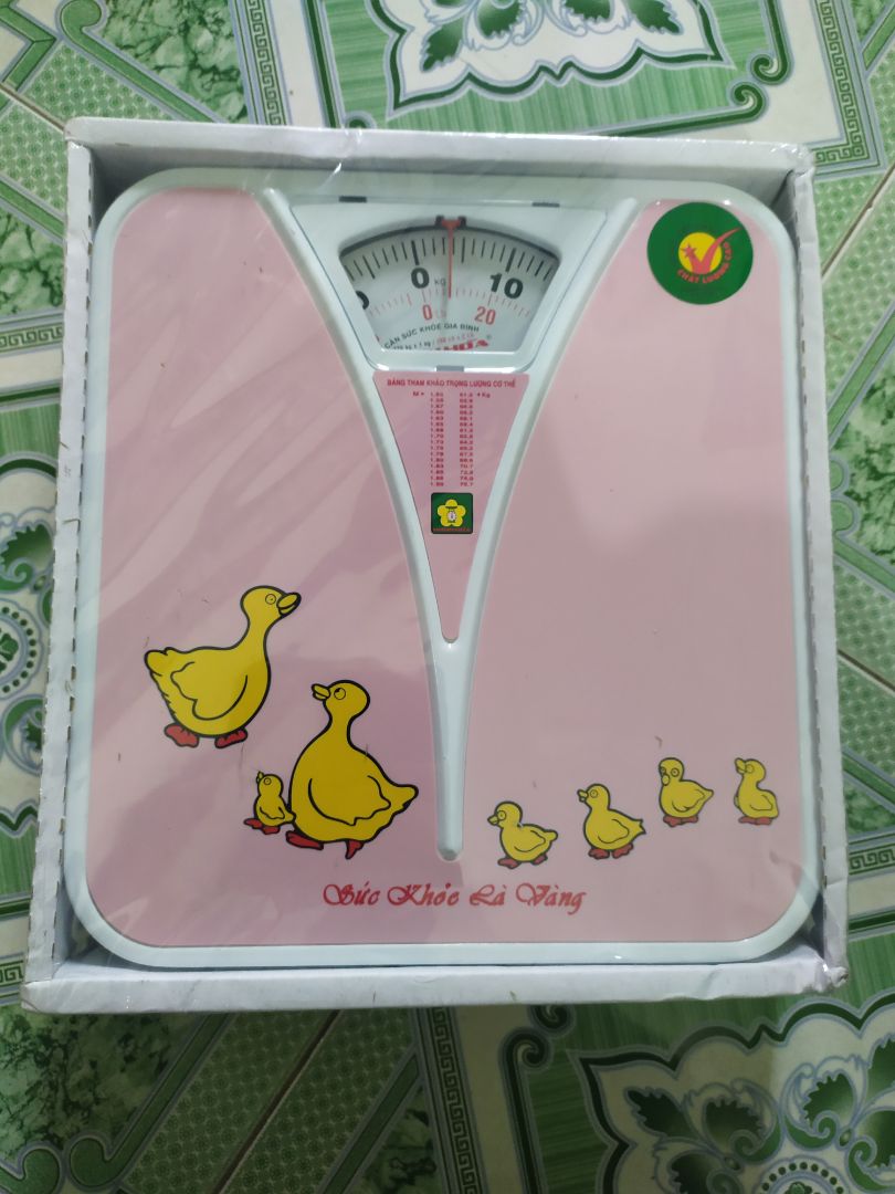 Cân đẹp và nhạy lắm ạ. Shipper nhiệt tình dễ thương. Có   giấy bảo hành 12 tháng nhưng lại không ghi gì cả (nguyên seal mà giấy ở trong) nên không biết nếu có lỗi thì phải làm thế nào.