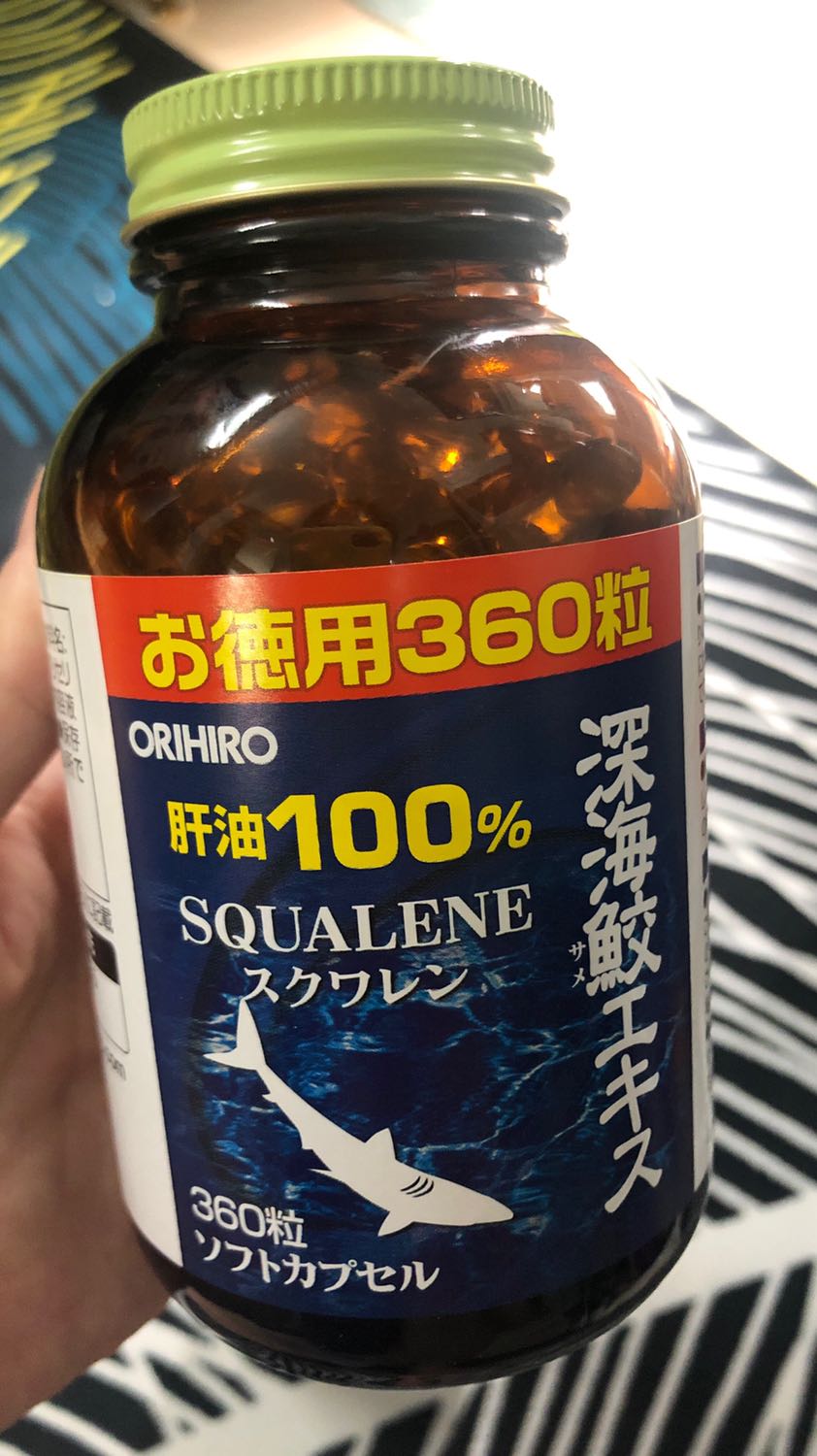 Sản phẩm này chắc là hàng xách tay, k thấy nhãn phụ và tem chống hàng giả, và thông tin hướng dẫn sử dụng, hộp thì vẫn được niêm phong. Phía trong lọ thì k thấy seal chỉ có miếng nylon nhét vào trong hủ