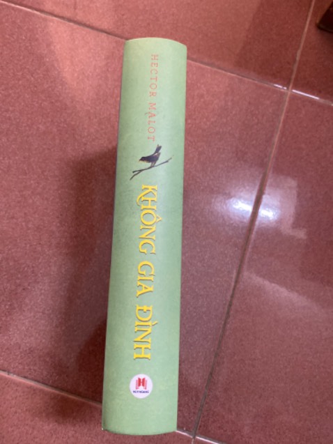 Sách bìa cứng thiết kế rất đẹp và chỉn chu nhé ah
Shop giao hàng siêu nhanh và bọc rất cẩn thận nên không bị móp méo góc cạnh sách