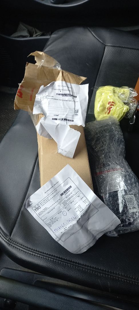 bán hang kiểu gì mà mua 2 chai gửi 1 chai.vẫn tính tiền 2chai là sao