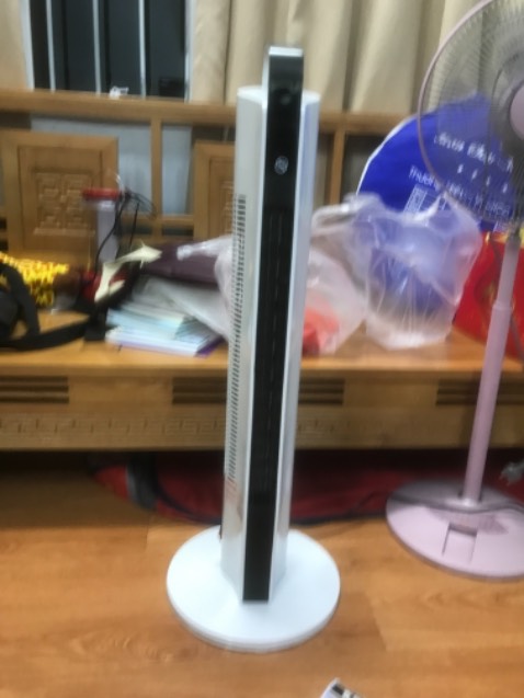 Máy gọn nhẹ dễ lắp đế. Sưởi ấm nhanh, ko khô da. Đặt trc cửa nhà tắm quạt vào trong tắm cho bé rất tiện. Gội đầu xong ngồi trc quạt sấy tóc luôn được.