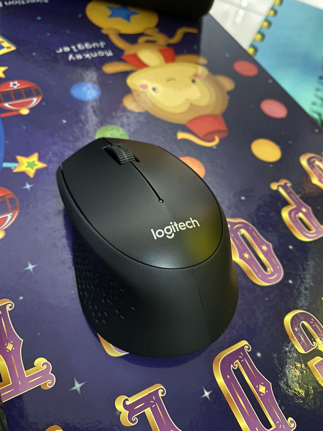 Tiki giao hàng nhanh.
Sản phẩm sử dụng rất tốt, các nút bấm rất nhạy, bấm rất nhẹ tay, và ko hề có tiếng click chuột như các dòng chuột khác mình từng sử dụng. Về lâu về dài thì chưa biết nhưng những con logitech khác mình xài tuổi thọ khá lâu, pin cũng rất trâu.