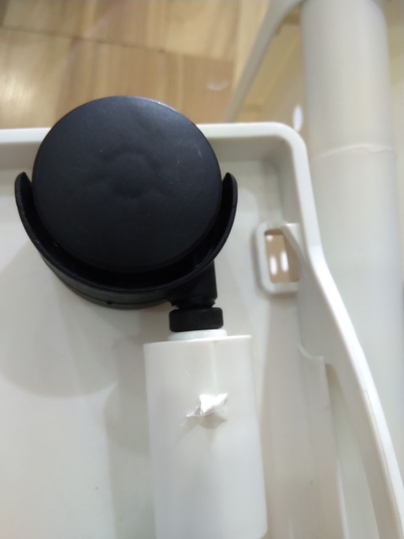 Mua lần thứ 3, thấy kệ dày chịu lực tốt, lần 1 , 2  kệ bị ố, trầy sơ nên ko nói.
Lần 3 mua quá tệ, bánh xe 4 bánh có 2 bánh xoay ko được, dính nhựa dư tùm lum. Hàng Việt Nam , tiêu chuẩn Nhật Bản như vầy thì bye bye nhé.