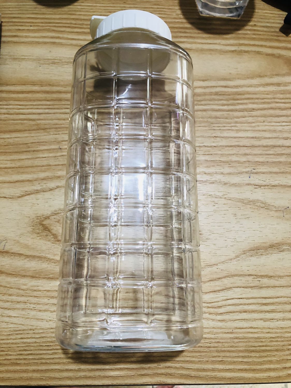 Tôi thấy tiếc tiền khi đã mua sản phẩm này.
Vì không nghĩ bình nó chỉ là pet1, đựng nước một chỗ thì được, mang đi lại cũng chẩy nước toe toét. Nói chung là không nên mua.