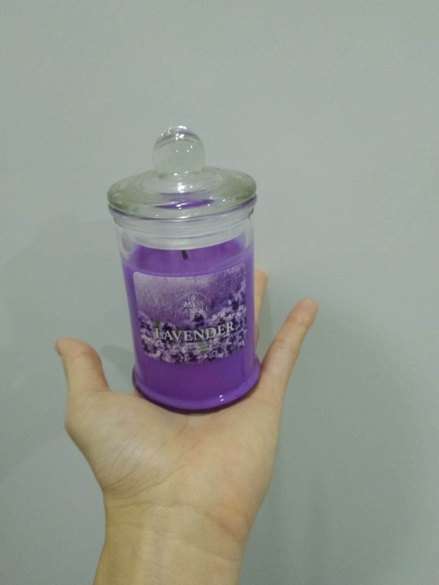 Nến được đóng gói cẩn thận. Hình ảnh đúng với thực tế. Đã đốt thử, hương lavender không như mình tưởng, có lẽ sẽ  mua thêm mùi khác xem sao.