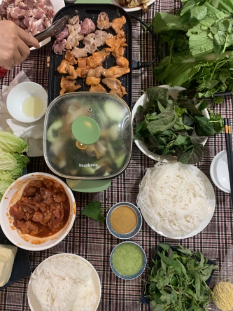 Gọn nhẹ. An toàn. Hơi ít chế độ chút xíu nhưng làm nóng nhanh lẹ, đều. Nướng ít khói. Chống dính tốt.