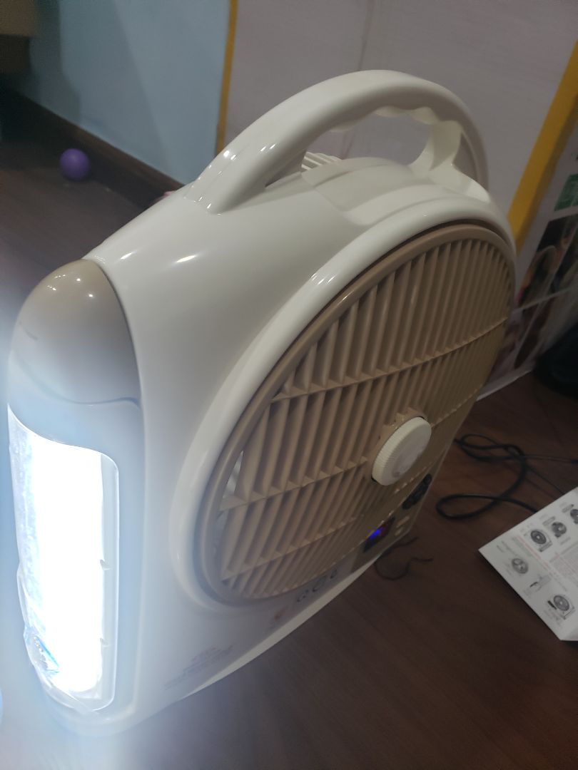 ng bán hàng có tâm đóng gói cẩn thận có chống sóc.  cắm sạc là lên điện ngay. Vẫn đang *** thời gian sạc và sử dụng mới biết đc nhưng nói chung khá ưng và hài lòng