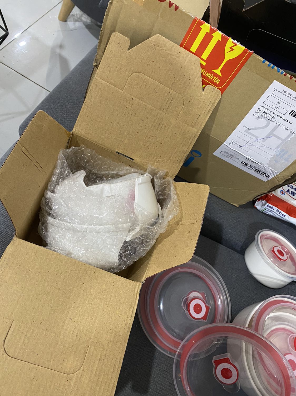 Sản phẩm giao bị bể , có thể do vận chuyển đã liên hệ cskh ngay khi nhận hàng nhưng hơn 10 ngày chưa có phản hồi