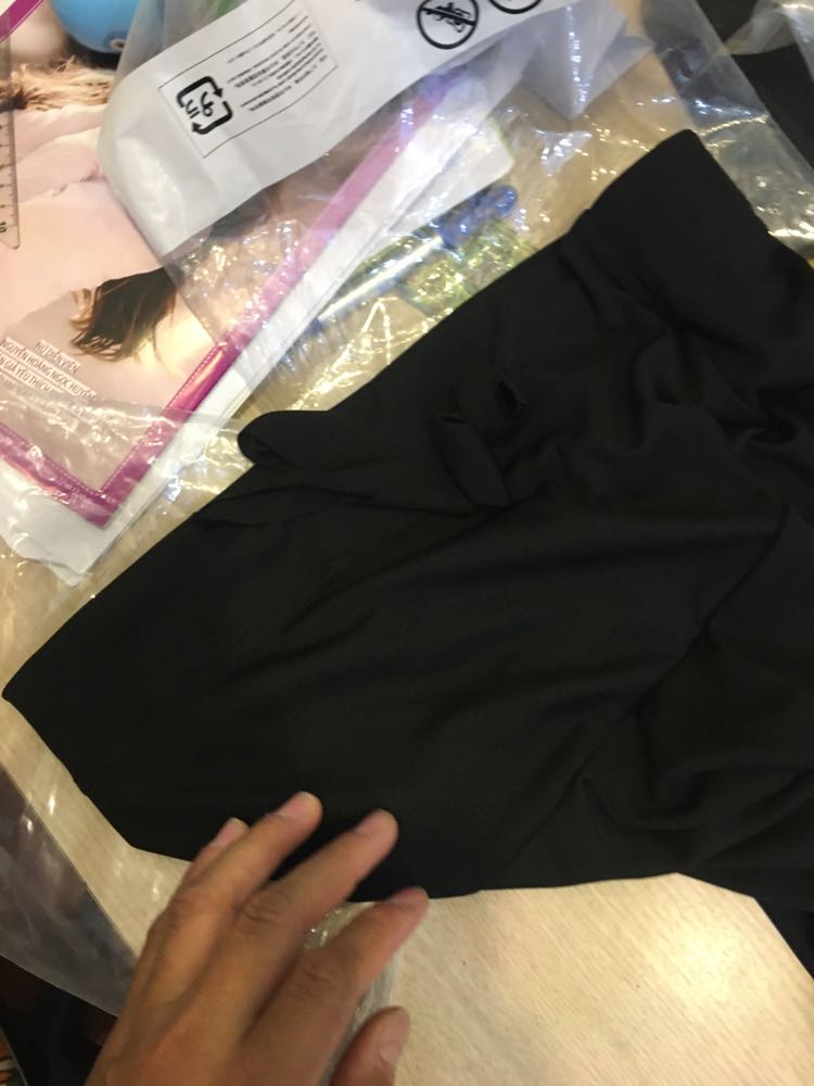 Shop đã đổi mẫu cho mình, thấy rất ưng cách phục vụ của shop. Quần có chất liệu vải mềm mịn, đường  chỉ may chắc chắn, vòng bụng có độ co giãn lớn