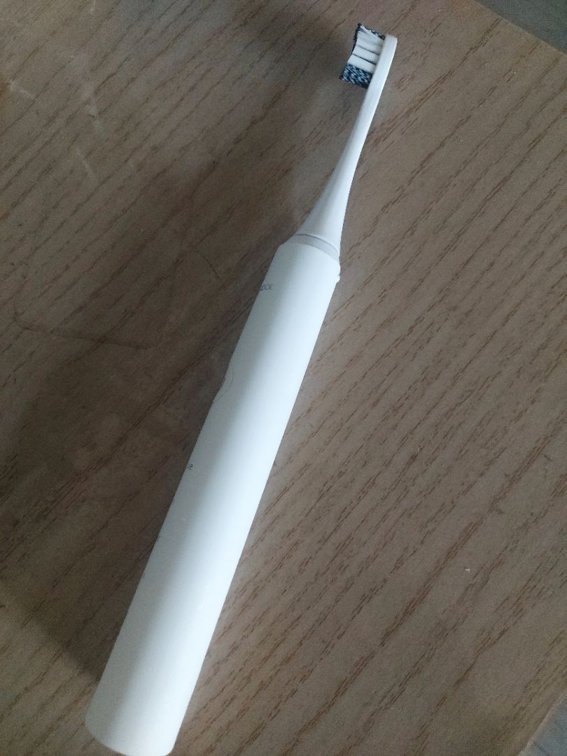 3 ngày đầu xài rất êm nhưng đến ngày thứ 4 dù sạc đầy pin nhưng khi khởi động máy chỉ chạy 1 lần và bấm thêm lần nữa thì tự động tắt luôn chứ không chuyển chế độ, mình đã tiếp tục dùng thử trong những ngày tiếp theo nhưng bàn chải vẫn bị lỗi như cũ
mong nhận được thông tin bảo hành từ shop ạ