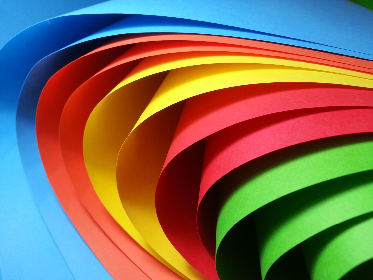 Màu sắc rất tươi sáng. 
Phù hợp cho việc in ấn, làm divider phân chia các phần tài liệu trong cùng quyển hoặc làm đồ thủ công, cắt dán, xếp origami hoặc cho trẻ em vẽ, viết để tăng cường sự hứng thú thay vì chỉ thao tác trên nền giấy trắng.
Giá lại mềm quá :)
Tuyệt!