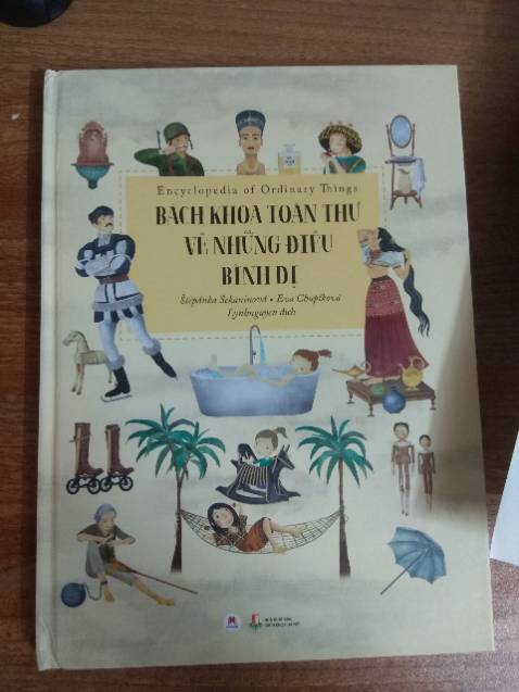Sách nhiều tranh vẽ sinh động, phù hợp cho các bé; vì thế mình mới đặt làm quà cho đứa em mình. Nhận hàng mà thấy vừa xót sách vừa tức bên vận chuyển. Sách vừa bị bẩn, vừa bị nát phần gáy. Bây giờ mình không biết có nên tặng quyển sách nhếch nhác này cho bé không nữa :