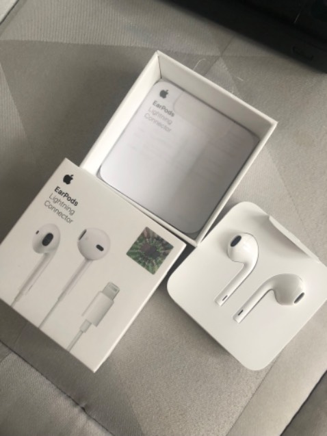 Âm thanh tốt, ngang ngửa với hàng real,9.5/10, bass nhiều hơn hàng real 12/10
Chống ồn tốt 9/10
Không đau tai
Điều chỉnh nhạy
Kích thước đường kính dây nhỏ hơn so với hàng chính hãng một chút 8.5 vs 10
Giá cả tốt phù hợp hơn so với hàng chính hãng 10/10