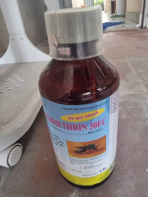Hàng đóng gói đẹp, cẩn thận. Thuốc phun như không, muỗi vẫn bay vo ve. Phun xong thấy duy nhất một con Gián chết. Tem và nhãn mác nhìn rẻ tiền như trong ảnh. Tôi phun từ sáng, sau đó đóng kín cửa, chiều mới về dọn dẹp. Thật phí 800K và thời gian.
