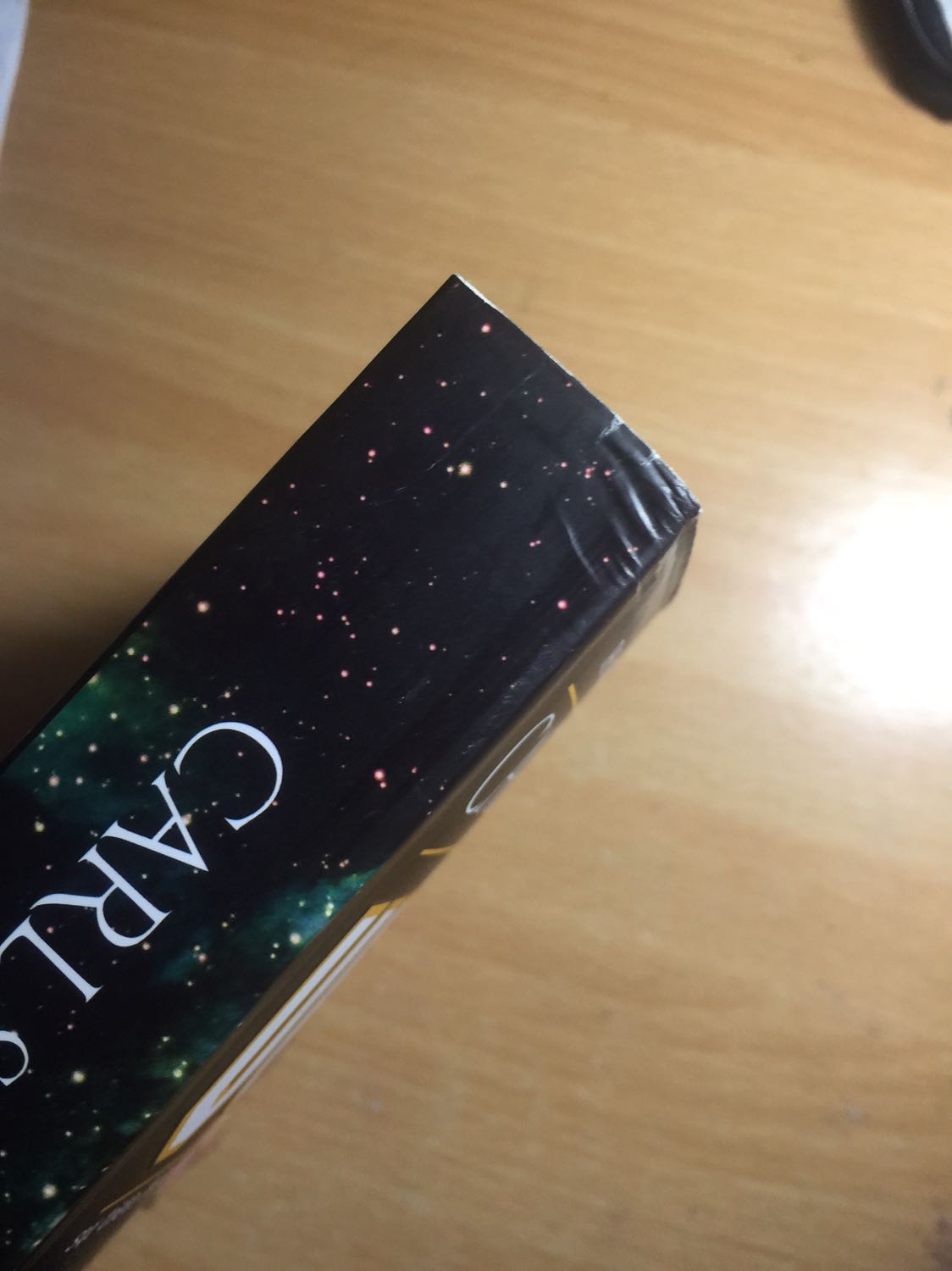 Giao hàng nhanh nhưng phần gáy sách phía trên trong quá trình vận chuyển đã bị rách. Còn về chất lượng sách thì không có gì phải bàn rất xịn luôn. Mong rằng Tiki lần sau sẽ cẩn thận hơn trong quá trình vận chuyển ạ. Mình nhìn sách như vậy mình xót lắm !!!