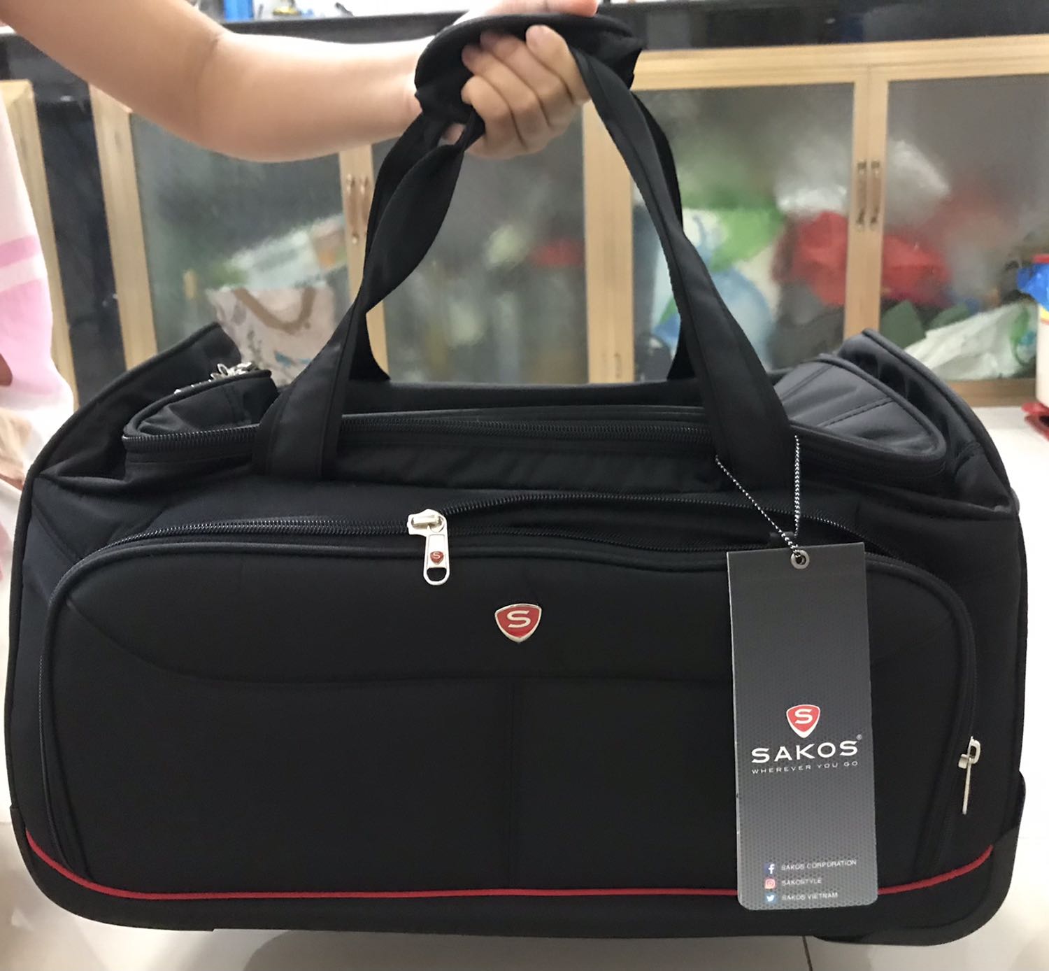 Vali đẹp. Tay kéo chắc chắn, bánh xe chất lượng. Hài lòng