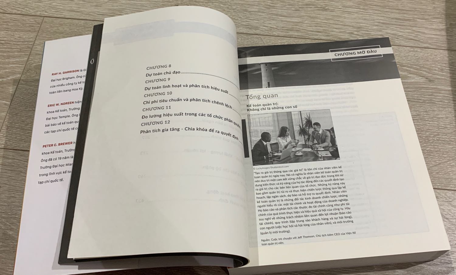 Sách dày và nặng, giấy in đẹp và rõ chữ. Nội dung sách hay, trình bày rõ rảng các nội dung, bảng biểu, ví dụ thực tế, học môn kế toán quản trị sẽ cần quyển sách này.